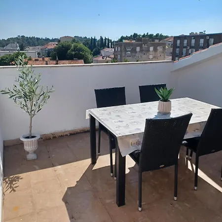 Apartments Emilija Makarska Room photo